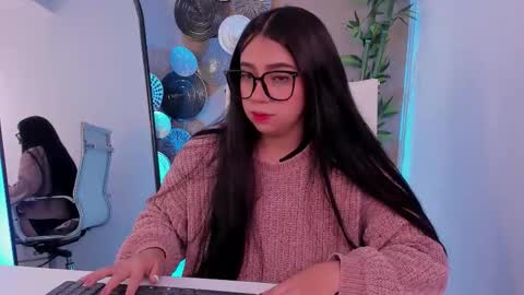 luna_cute14 online show from January 19, 2026, 12:53 pm