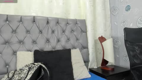 Luna Eva online show from December 17, 2025, 1:50 pm