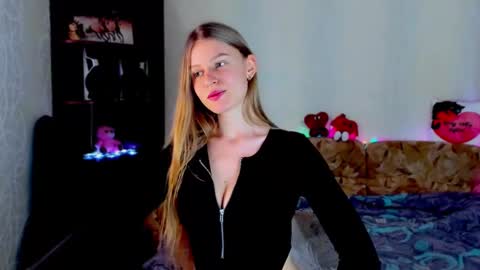 Snapshot of luna_evan chatting on February 11, 2025, 10:37 am luna_evan online show from February 11, 2025, 10:37 am
