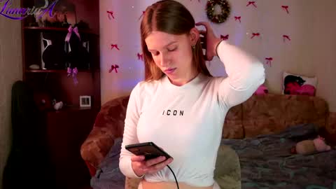 luna_evan online show from May 12, 2026, 7:16 am