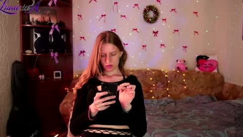 luna_evan online show from May 19, 2026, 6:31 am