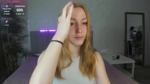 Luna online show from October 19, 2025, 12:22 am