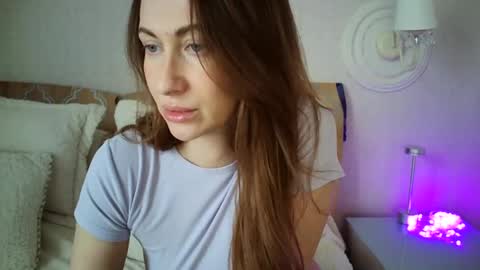 luna_hoti online show from March 3, 2025, 12:05 pm