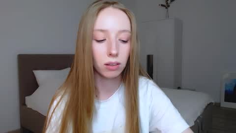 Luna online show from January 19, 2025, 11:32 pm