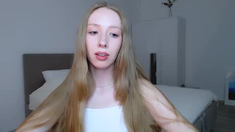 Luna online show from February 20, 2025, 11:43 pm