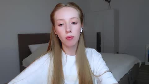 Luna online show from March 8, 2025, 1:28 am