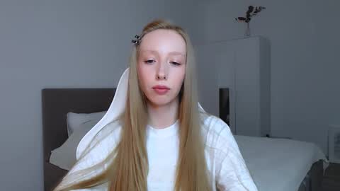 Luna online show from September 14, 2025, 7:57 pm