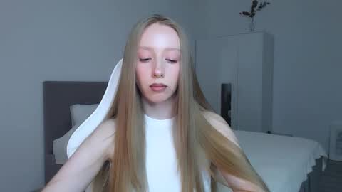 Luna online show from October 6, 2025, 8:28 pm