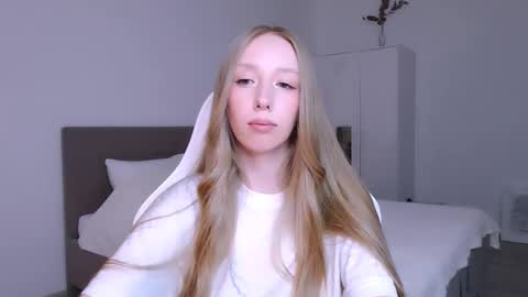 Luna online show from November 4, 2025, 7:57 pm