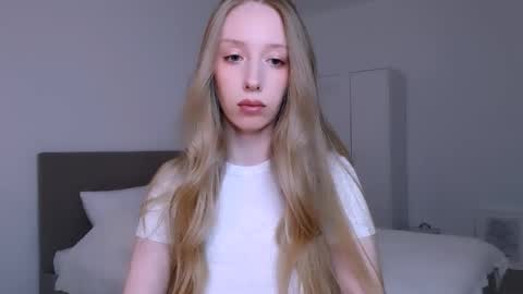 Luna online show from March 26, 2026, 9:42 pm