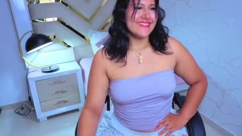 Luna  Jonez  online show from November 23, 2025, 10:15 am