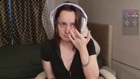 luna_loveeee online show from October 19, 2025, 3:51 am