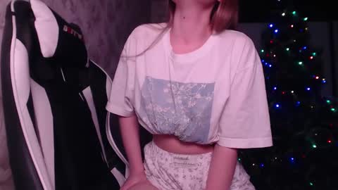 Snapshot of luna_loveisgood chatting on December 24, 2024, 8:16 pm Luna online show from December 24, 2024, 8:16 pm