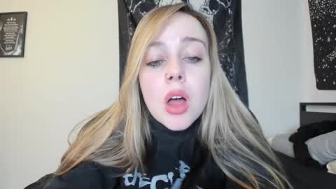 Luna online show from November 18, 2025, 6:18 am