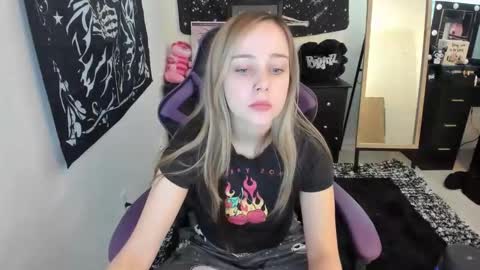 Luna online show from December 19, 2025, 6:15 pm