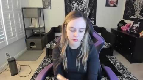 Luna online show from January 6, 2026, 7:50 pm