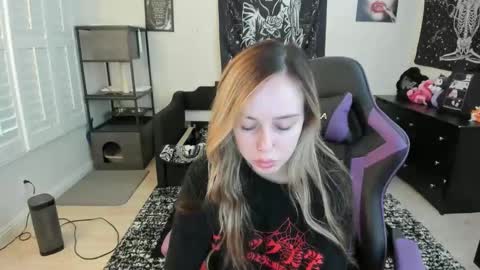 Luna online show from January 7, 2026, 5:15 pm