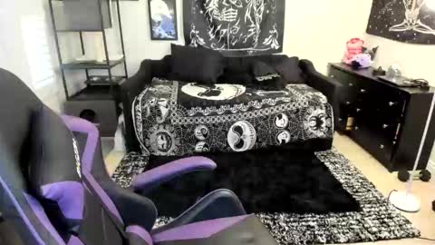 Luna online show from March 29, 2026, 10:32 pm