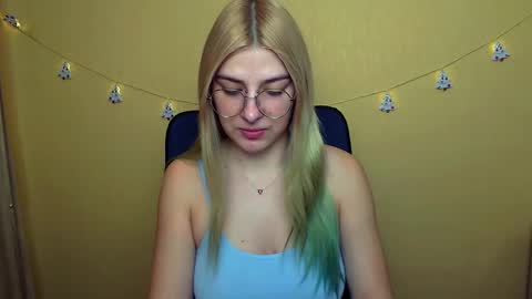 Snapshot of luna_lush_ chatting on December 9, 2024, 10:22 am Luna online show from December 9, 2024, 10:22 am