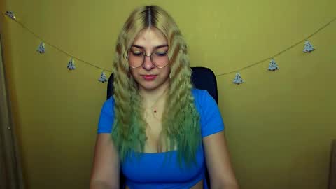 Snapshot of luna_lush_ chatting on December 17, 2024, 8:23 am Luna online show from December 17, 2024, 8:23 am