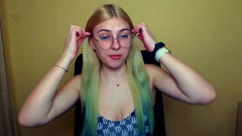 Snapshot of luna_lush_ chatting on January 8, 2025, 11:21 am Luna online show from January 8, 2025, 11:21 am
