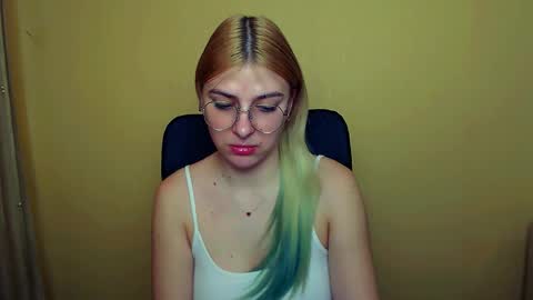 Snapshot of luna_lush_ chatting on January 14, 2025, 11:31 am Luna online show from January 14, 2025, 11:31 am