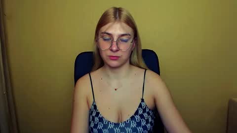 Snapshot of luna_lush_ chatting on January 29, 2025, 8:29 am Luna online show from January 29, 2025, 8:29 am