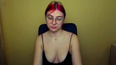 Snapshot of luna_lush_ chatting on February 27, 2025, 9:22 am Luna online show from February 27, 2025, 9:22 am