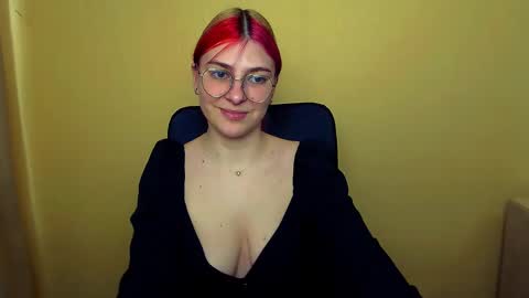 Snapshot of luna_lush_ chatting on March 7, 2025, 11:29 am Luna online show from March 7, 2025, 11:29 am