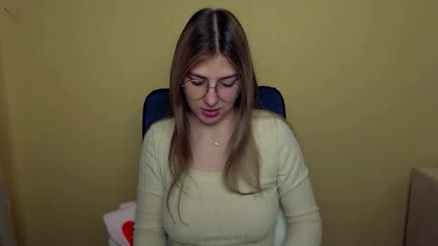 Snapshot of luna_lush_ chatting on October 1, 2025, 8:42 am Luna online show from October 1, 2025, 8:42 am