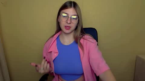 Snapshot of luna_lush_ chatting on October 7, 2025, 9:50 am Luna online show from October 7, 2025, 9:50 am