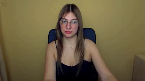 Snapshot of luna_lush_ chatting on October 13, 2025, 8:47 am Luna online show from October 13, 2025, 8:47 am