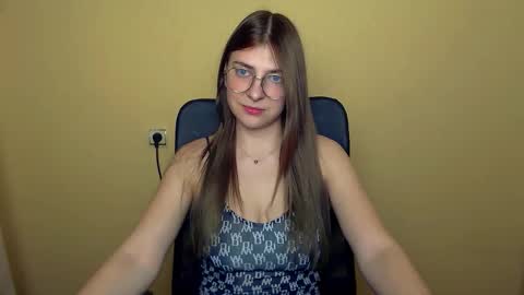 Snapshot of luna_lush_ chatting on November 12, 2025, 4:07 pm Luna online show from November 12, 2025, 4:07 pm