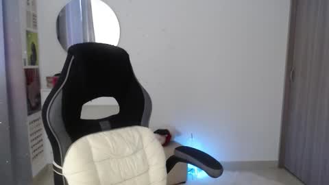 Snapshot of luna_mails chatting on October 11, 2025, 7:45 pm Luna online show from October 11, 2025, 7:45 pm