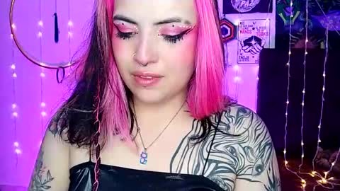 MISS LUNA  online show from February 3, 2025, 10:11 pm