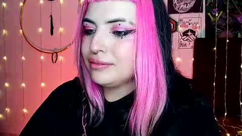 MISS LUNA  online show from February 4, 2025, 1:13 am