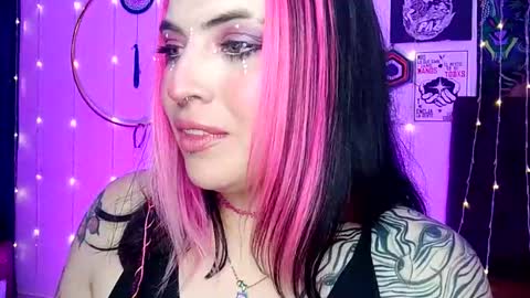 MISS LUNA  online show from February 4, 2025, 9:10 pm