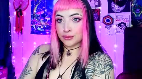 MISS LUNA  online show from March 1, 2025, 1:51 pm