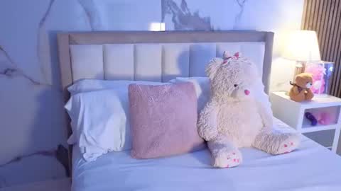 L U N A   Try my private  online show from November 6, 2025, 11:55 am