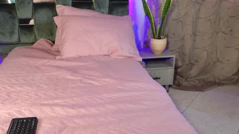 luna_sophya online show from October 23, 2025, 8:51 pm