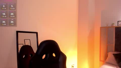 Luna online show from December 22, 2025, 2:25 pm