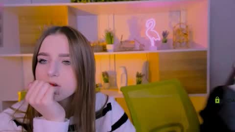 Luna online show from October 10, 2025, 7:13 pm