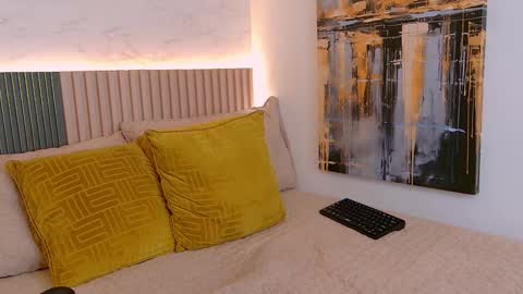 luna_valle online show from November 8, 2025, 8:51 pm