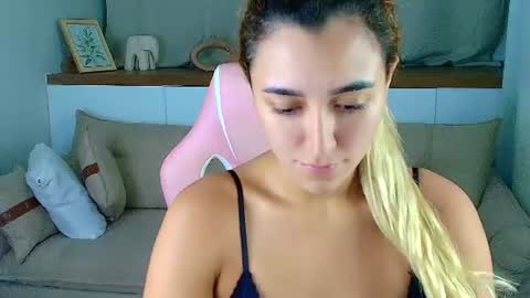 Snapshot of luna_velvvet chatting on June 24, 2026, 2:32 am Luna online show from June 24, 2026, 2:32 am