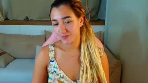 Snapshot of luna_velvvet chatting on July 2, 2026, 3:23 am Luna online show from July 2, 2026, 3:23 am