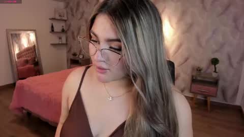 Snapshot of luna_volk chatting on October 8, 2025, 2:53 am Luna online show from October 8, 2025, 2:53 am