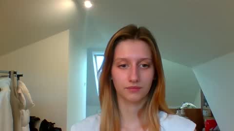 Snapshot of luna_xsensual chatting on December 30, 2024, 10:43 am L U N A online show from December 30, 2024, 10:43 am