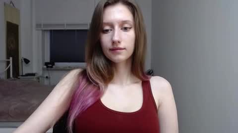 L U N A  online show from December 15, 2025, 6:50 am