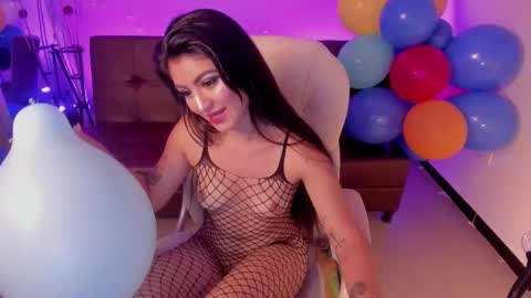 Luna  online show from November 14, 2025, 9:13 pm