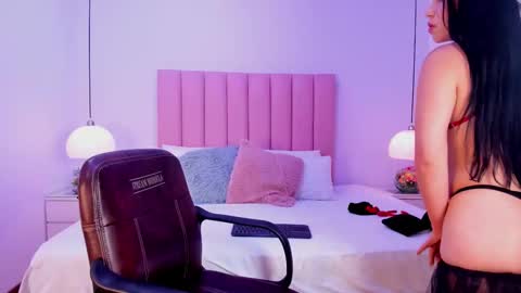 Snapshot of lunaa_skye chatting on October 6, 2025, 4:59 pm lunaa_skye online show from October 6, 2025, 4:59 pm